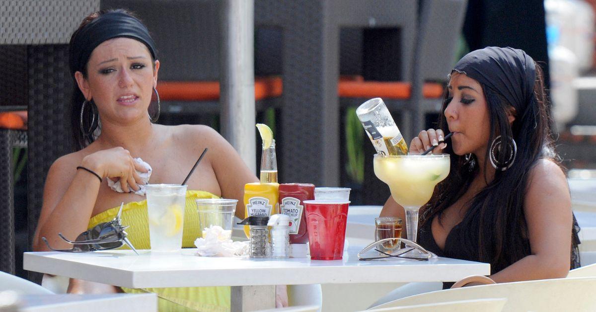 snooki fans hyped jersey shore star falls inside a nightclub