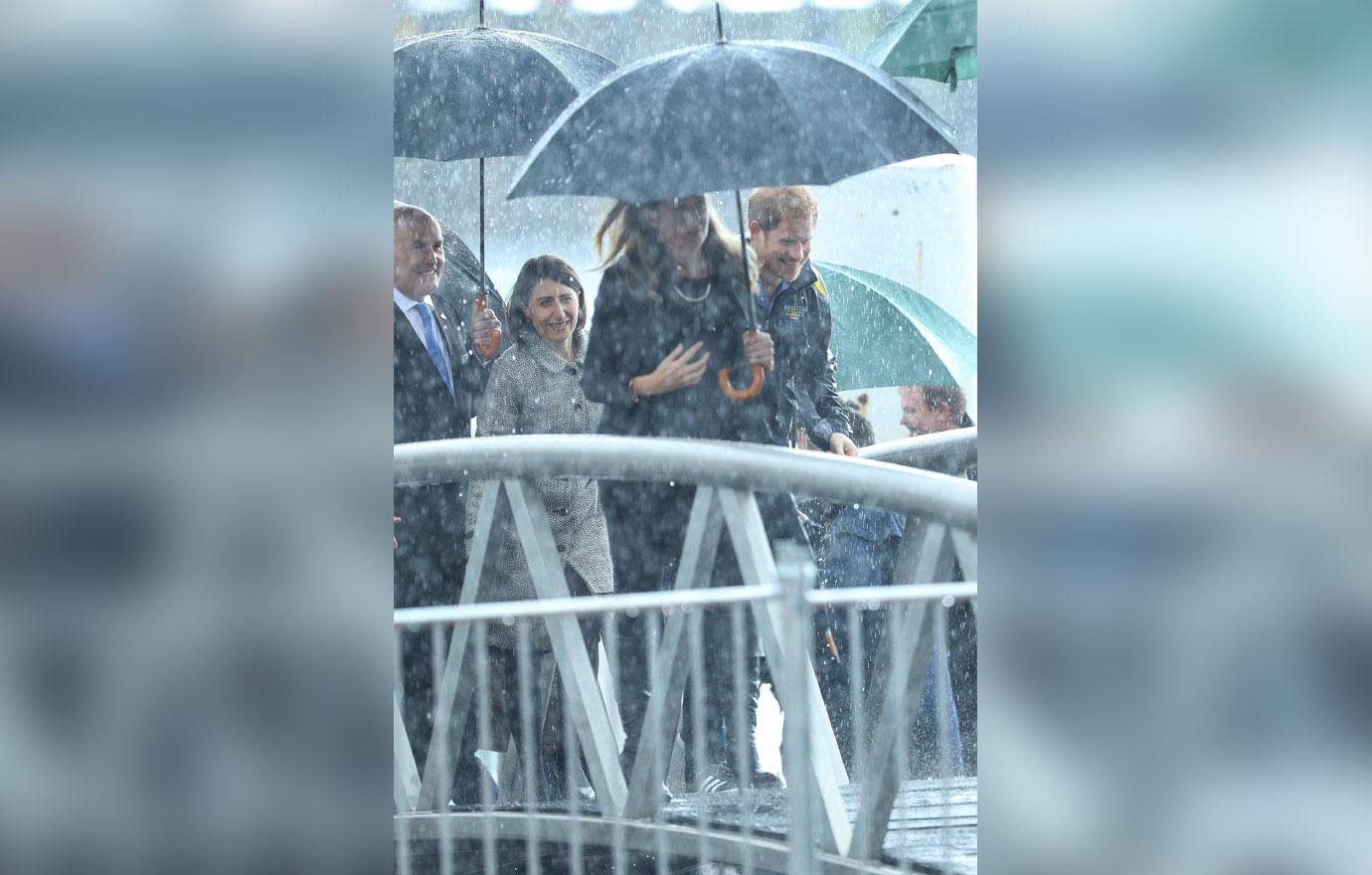 Prince Harry Australia Visit Rain Photos 04