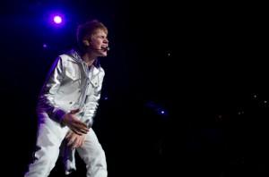 2011__03__bieber_0138march_15 300×198.jpg