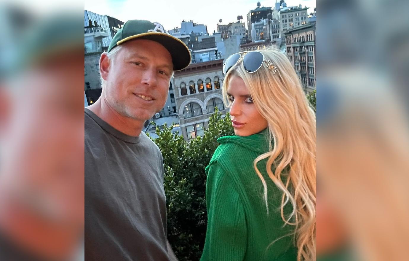 Jessica Simpson Looks Thin During Outing With Husband: Photo