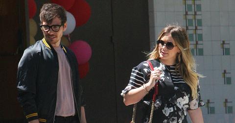 Pregnant Hilary duff matthew koma la stroll main