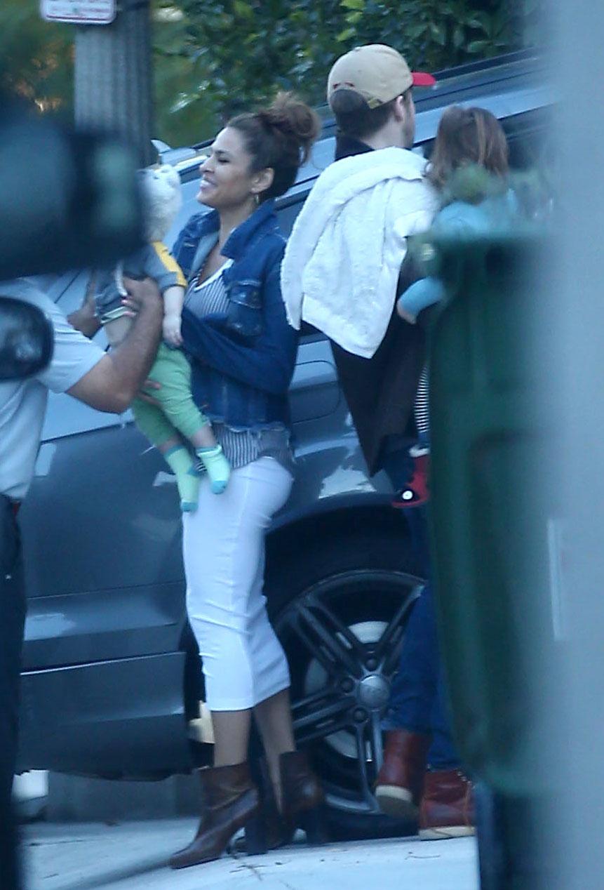 Exclusive&#8230; Premium: Ryan Gosling And Eva Mendes Visit Family In LA***NO USE W/O PRIOR AGREEMENT &#8211; CALL FOR PRICING***