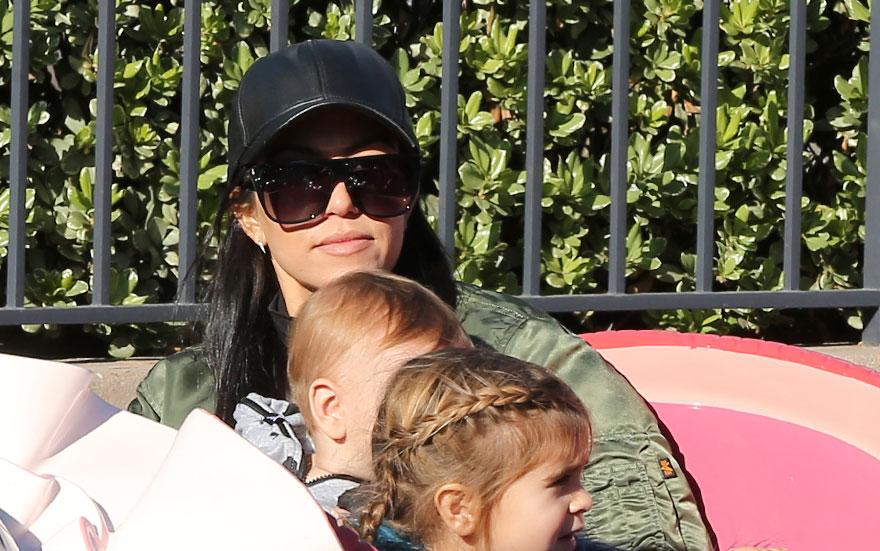 Kourtney kardashian mommy duty 04