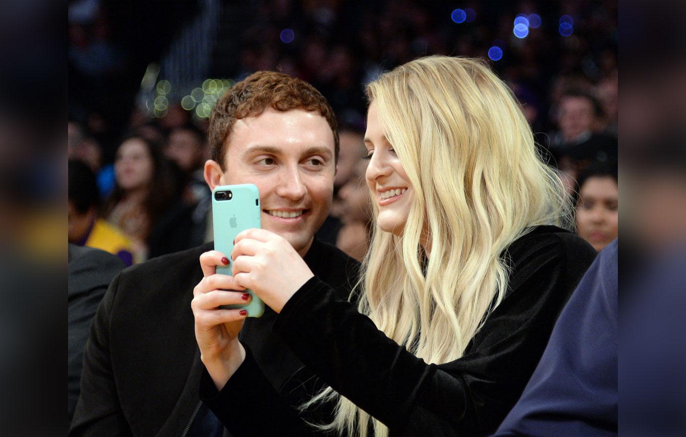 Pics Meghan Trainor Gets Engaged To Boyfriend Daryl Sabara 8330