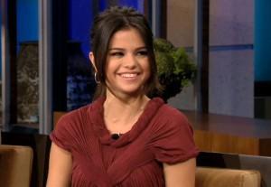 2011__06__Selena_Gomez_June10newsneb 300×207.jpg