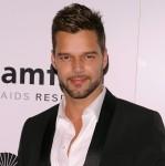 2010__11__okmagazine_ricky martin 149×150.jpg