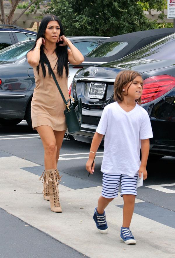 Kourtney kardashian sole custody scott disick splash 05