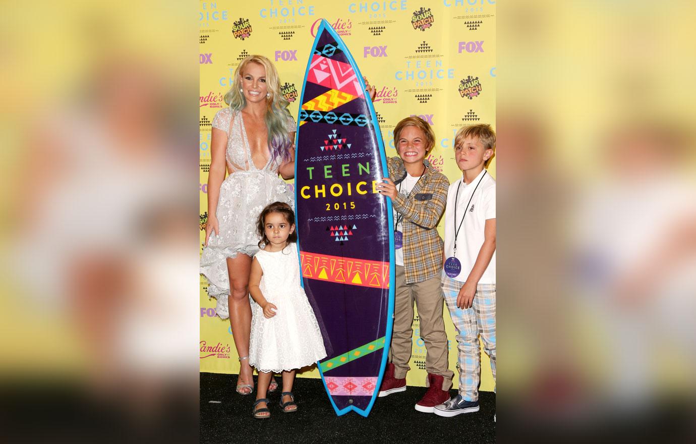 Britney Spears and her kids attend the Teen Choice Awards 2015 Press Room