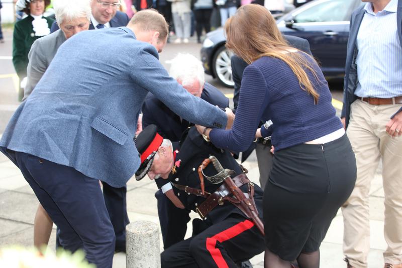 prince william and kate middleton helping old man