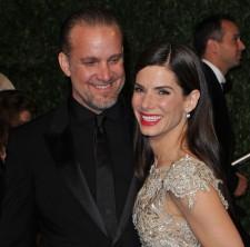 2010__03__Jesse_James_Sandra_Bullock_March22news 225×222.jpg