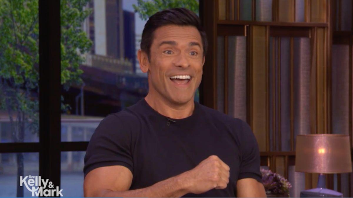 Image of Kelly Ripa and Mark Consuelos bantered about post-divorce glow-ups on 'Live.'