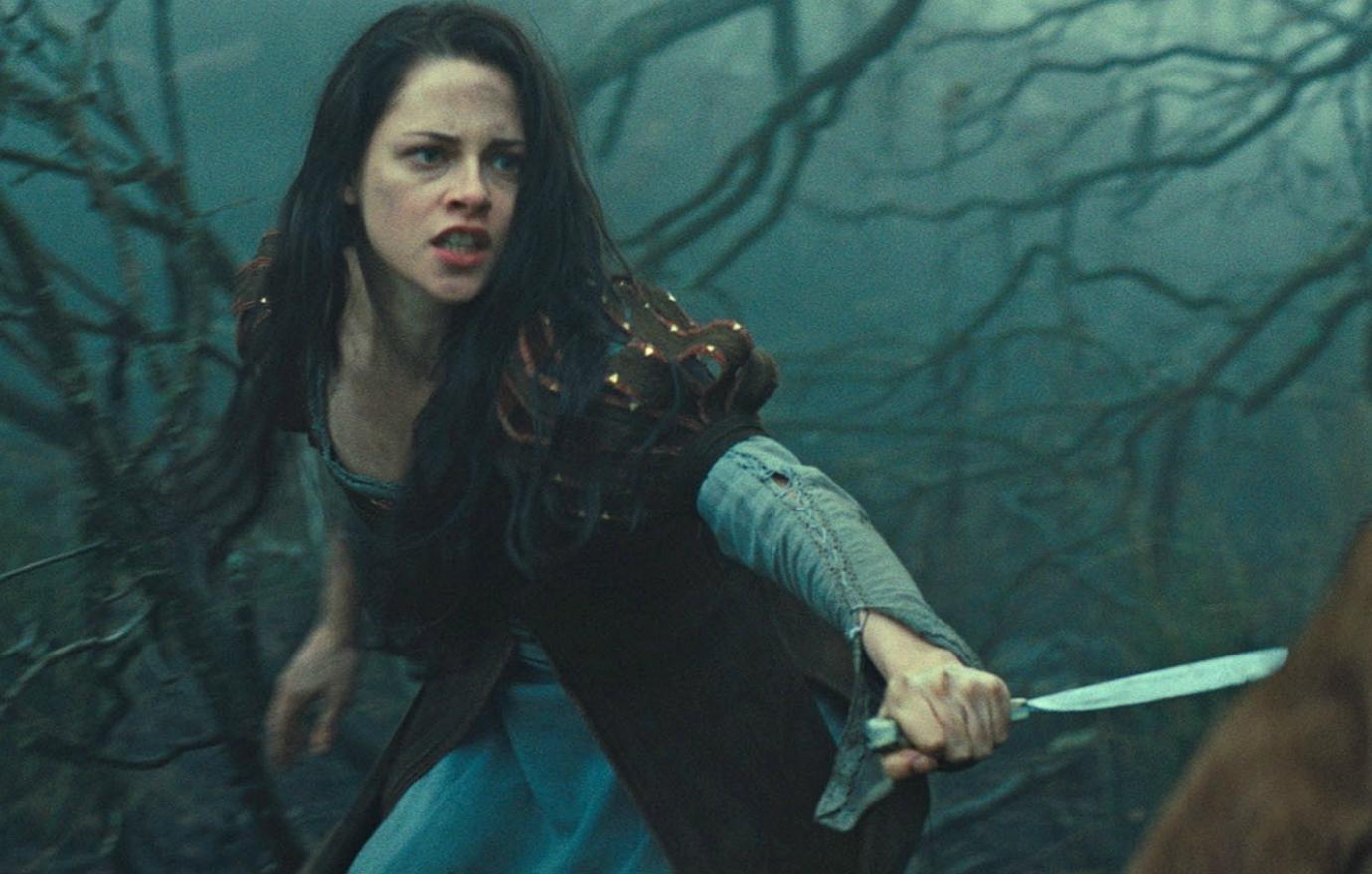 Kristen Stewart had an affair with he director on the set of Snow White and the Huntsman