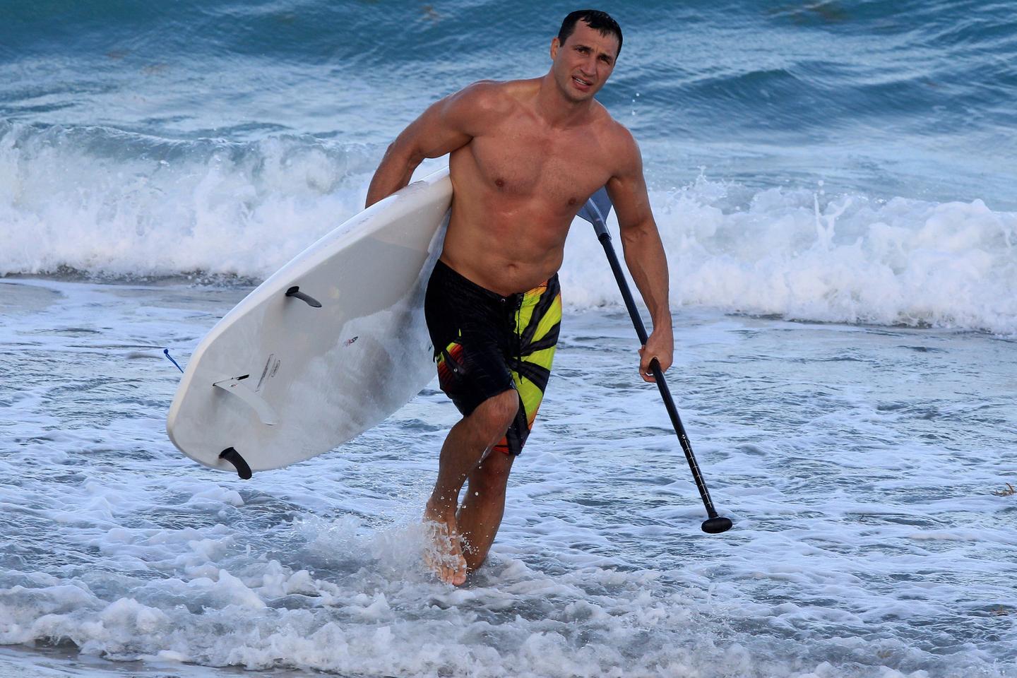 Hot Hollywood Heartthrobs Show Off Their Toned Bodies On The Beach