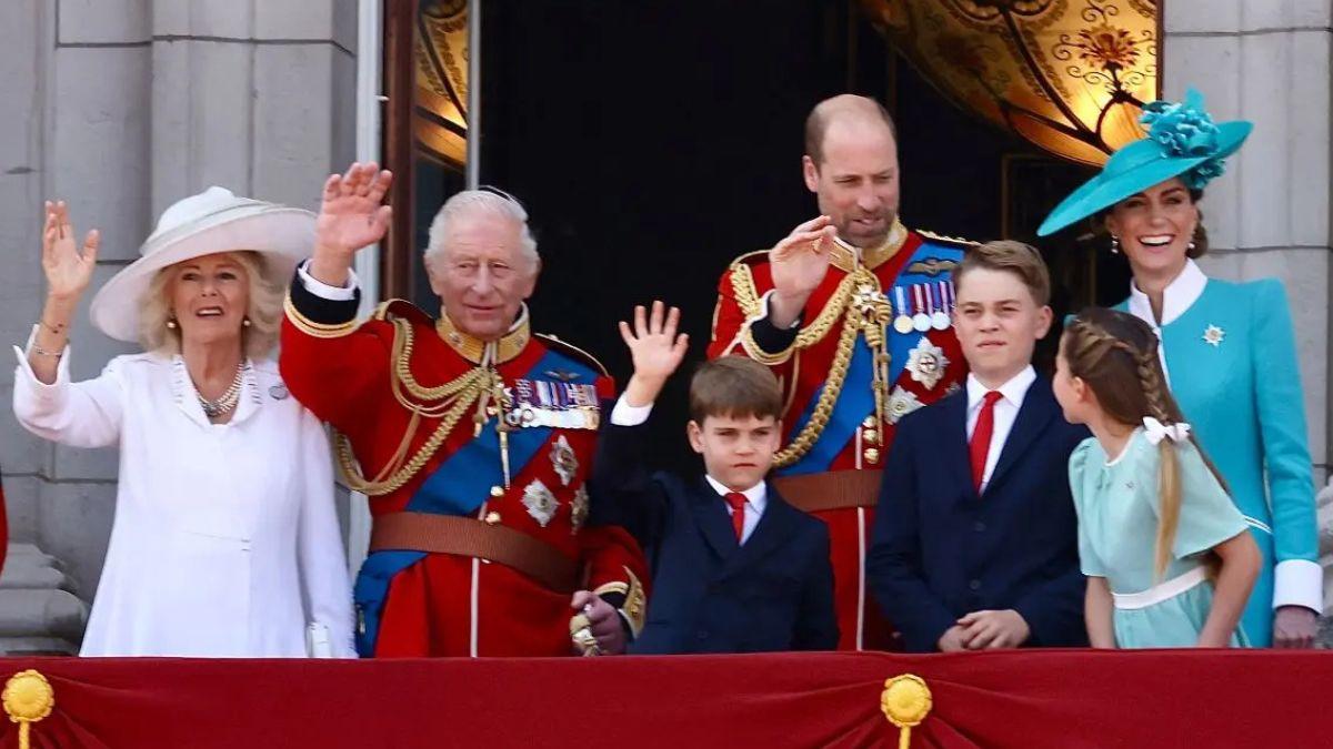 image of royal family