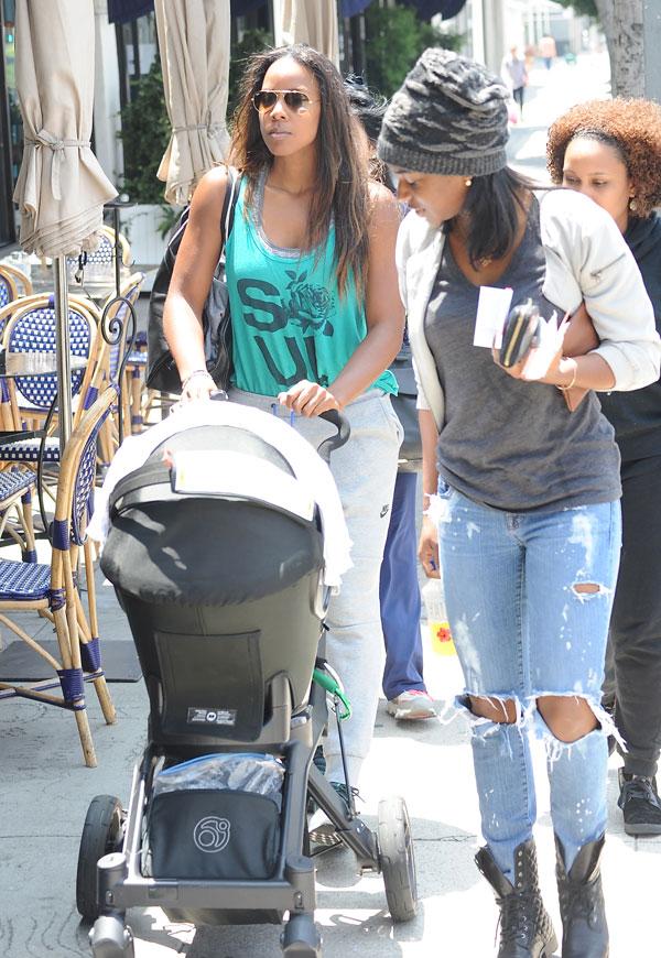 Kelly rowland pushes titan jewell stroller shopping date 04