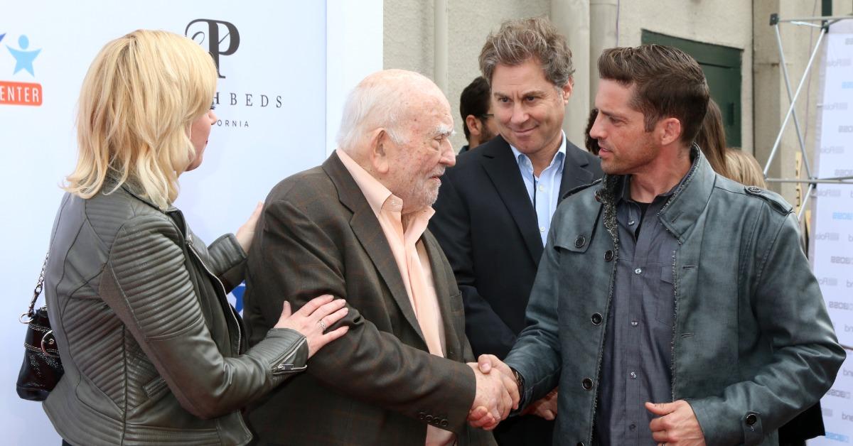 hollywood legend ed asner dies at  mary tyler moore pixar up sag