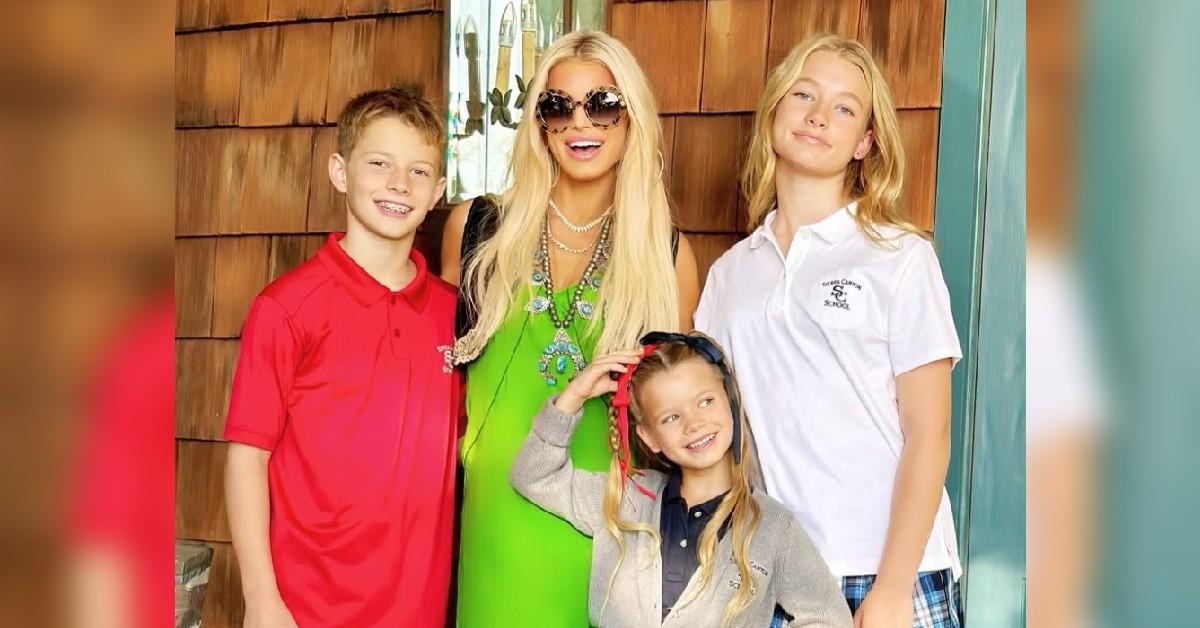 jessica simpson ditches wedding ring eric johnson live separately