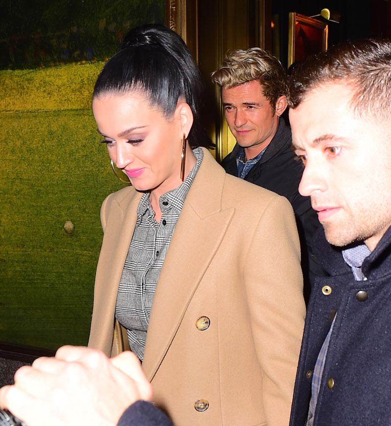 Katy perry engaged orlando bloom split engagment ring diamond 05