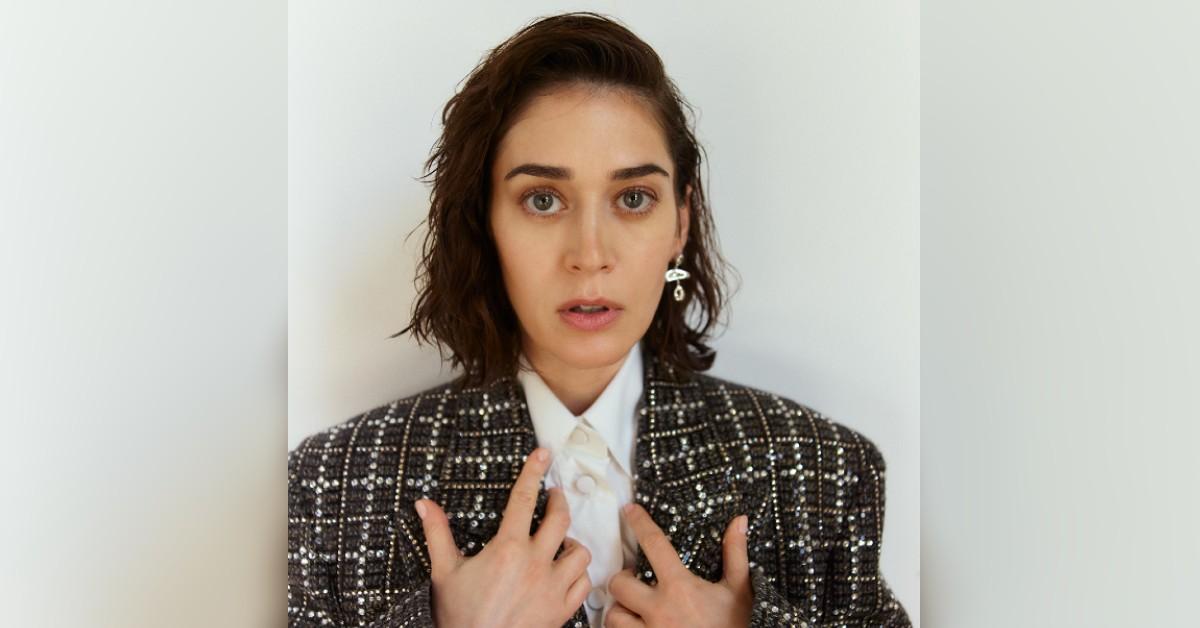 Lizzy Caplan Talks Possible 'Mean Girls' Reboot & Lindsay Lohan