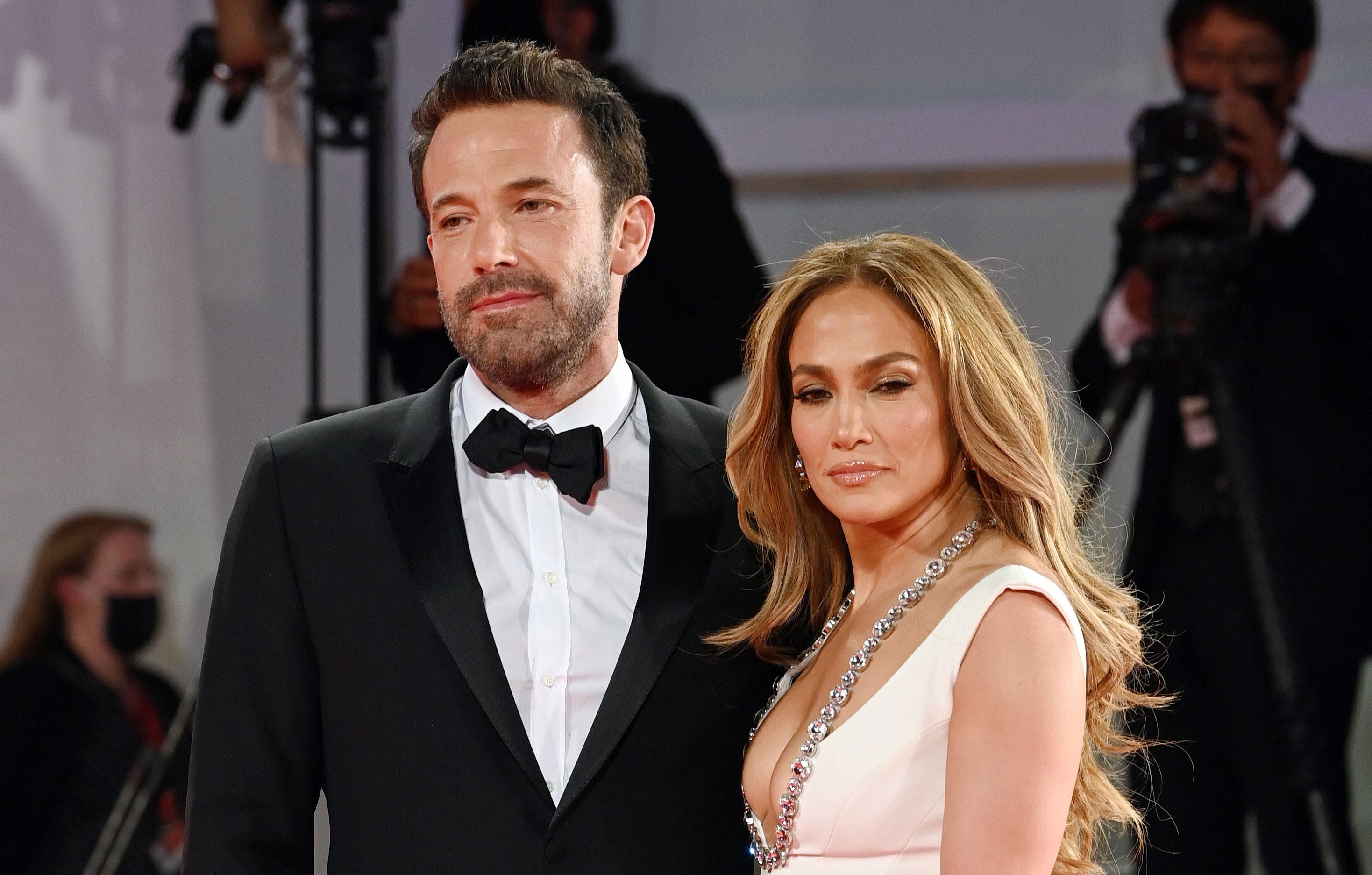 Jennifer Lopez & Ben Affleck Host Food Drive With His Daughters