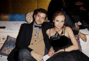 2010__12__Chanel_Dec8_07 300×207.jpg