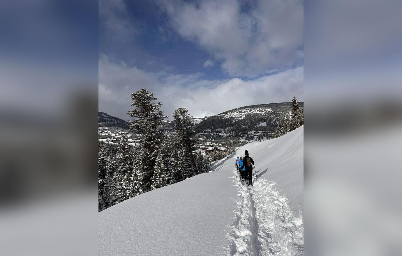 jennifer garner new year snowy mountains friends