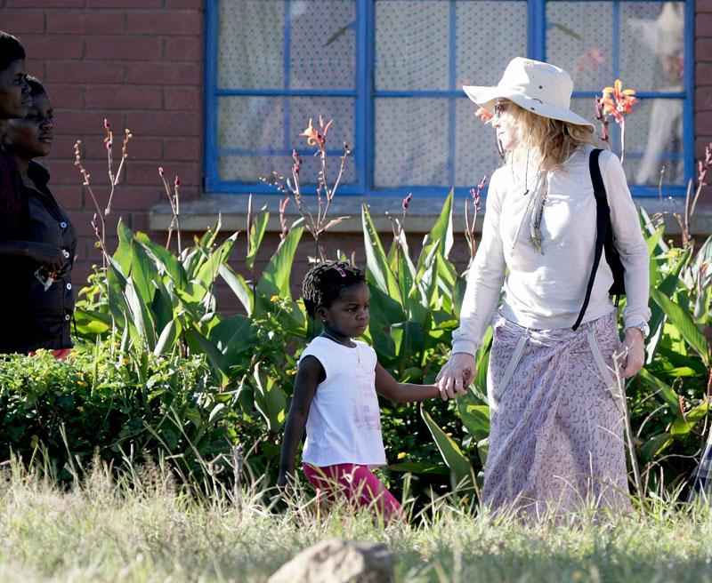 Madonna adopts twins malawi father speaks out not permanent 04