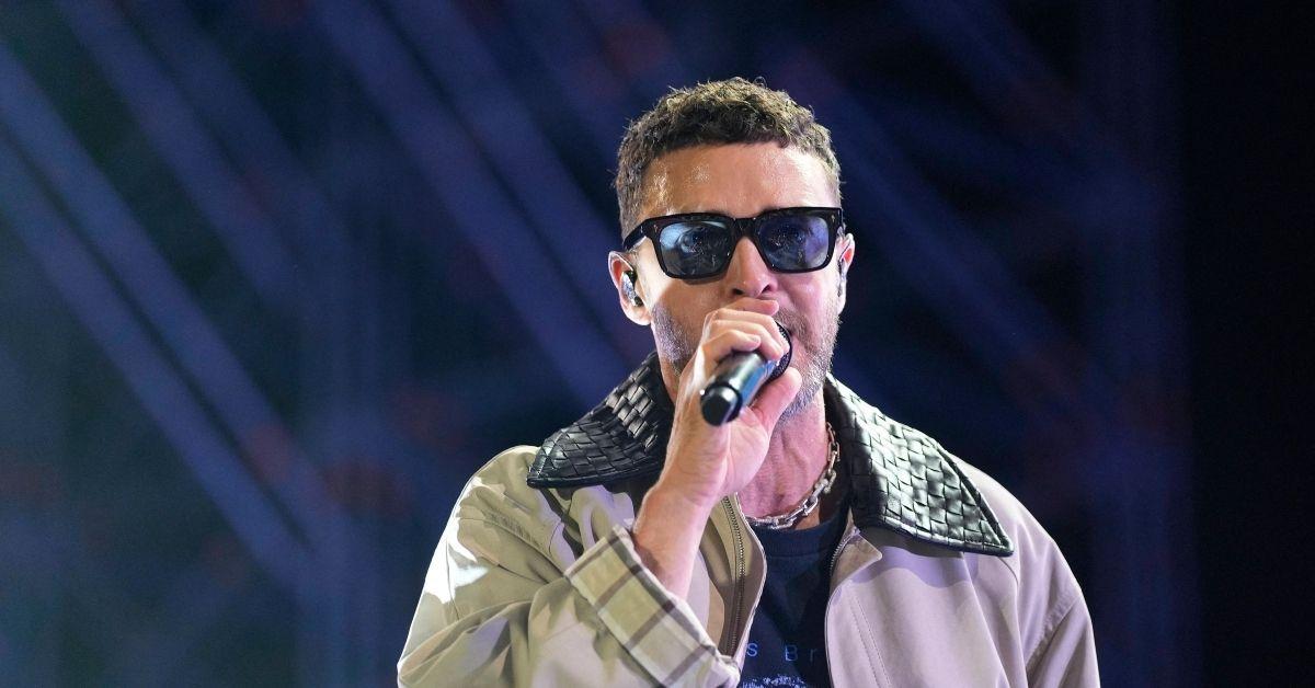 image of A viral video showed Justin Timberlake gesturing as fans sang ‘Don’t Stop the Feeling!’