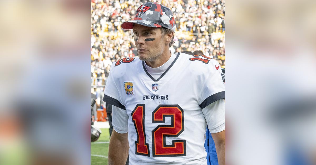 Bucs' Tom Brady Reacts Hilariously to Throwback Uniforms