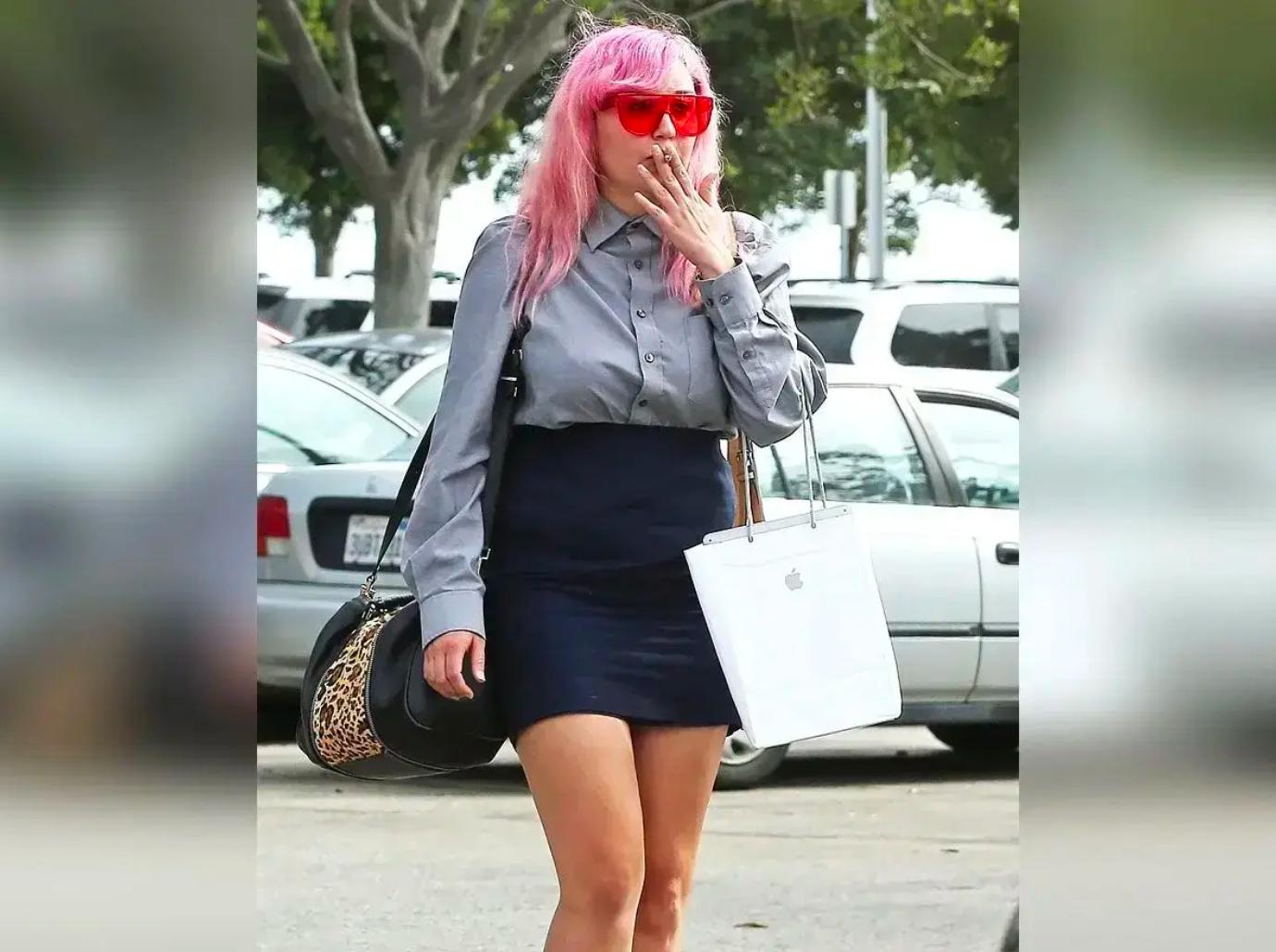 amanda bynes psychiatric hold extended week stopped medication