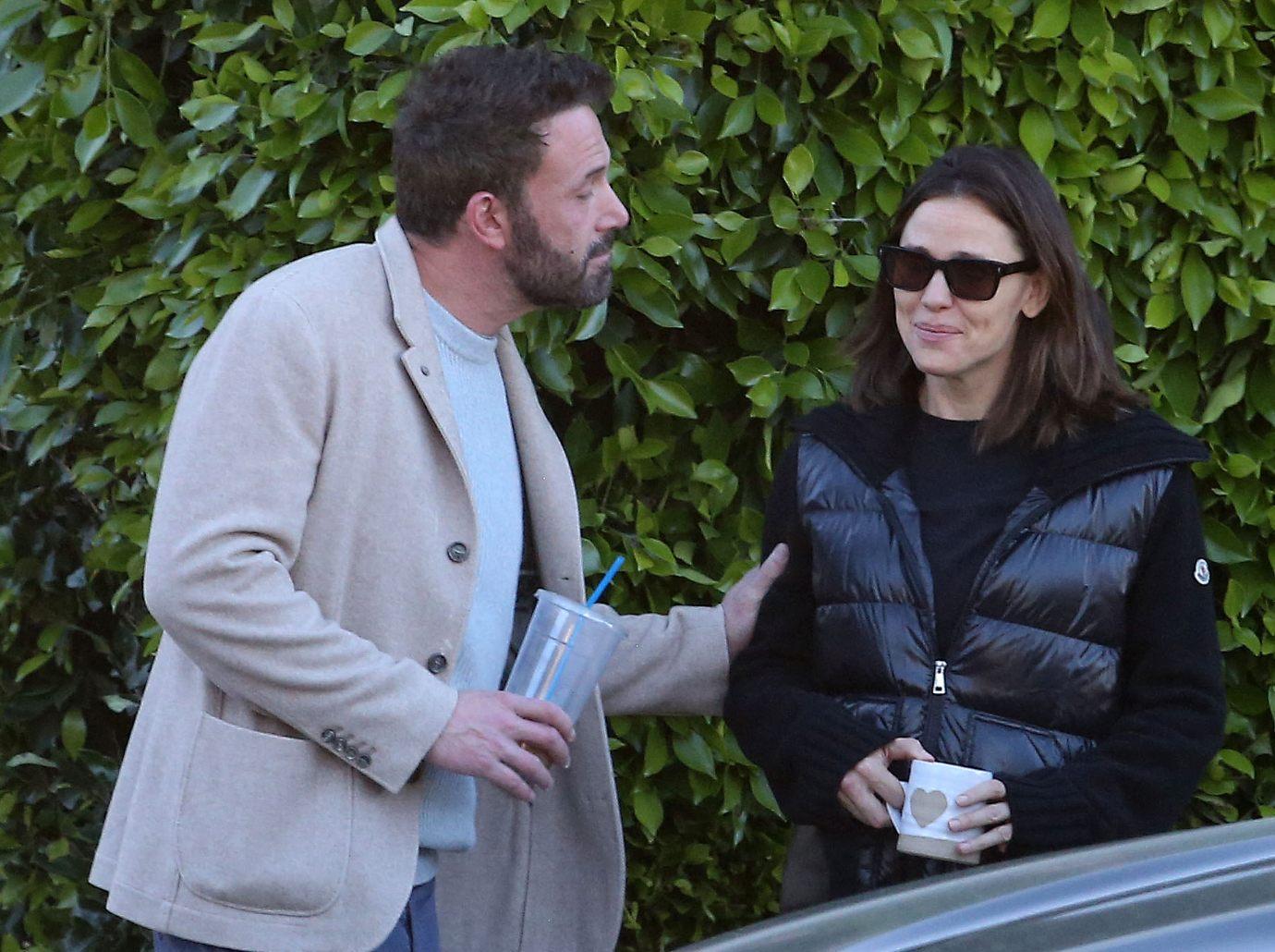 Ben Affleck & Jennifer Garner All Smiles While Dining Out With Kids