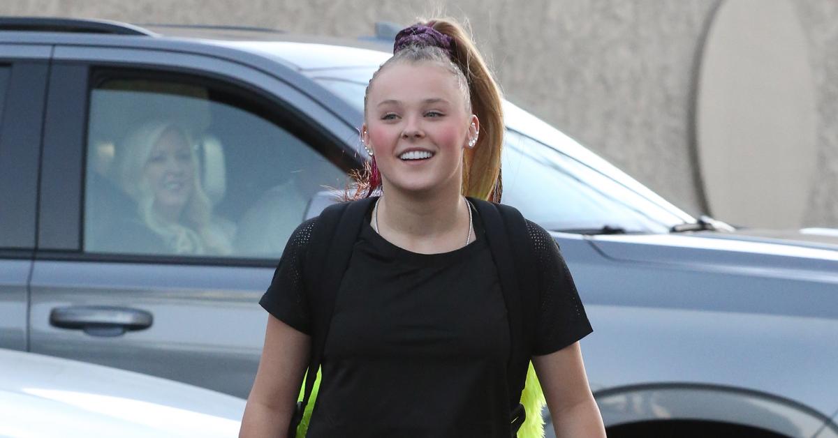 jojo siwa takes another shot at nickelodeon for not letting her perform music on tour