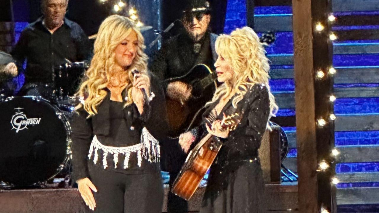 Image of Lainey and Dolly performing on stage.