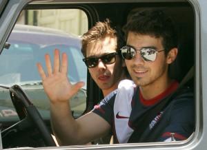 2010__05__Joe_Jonas_May27_4005 300&#215;218.jpg