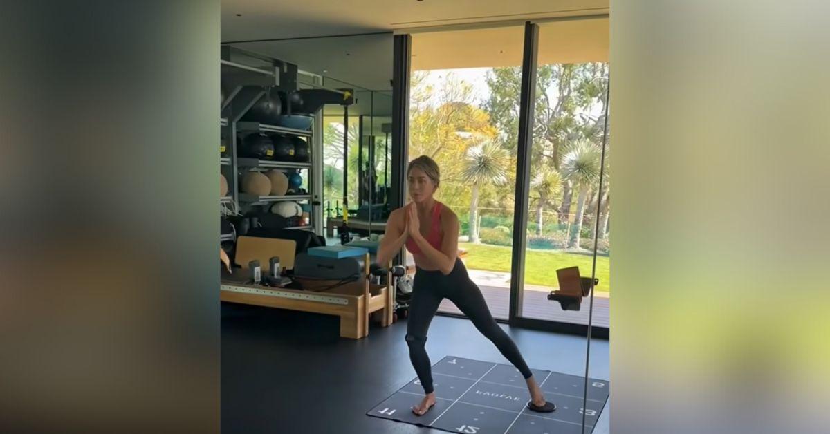 actress jennifer aniston  flaunts toned abs tells fans love your body