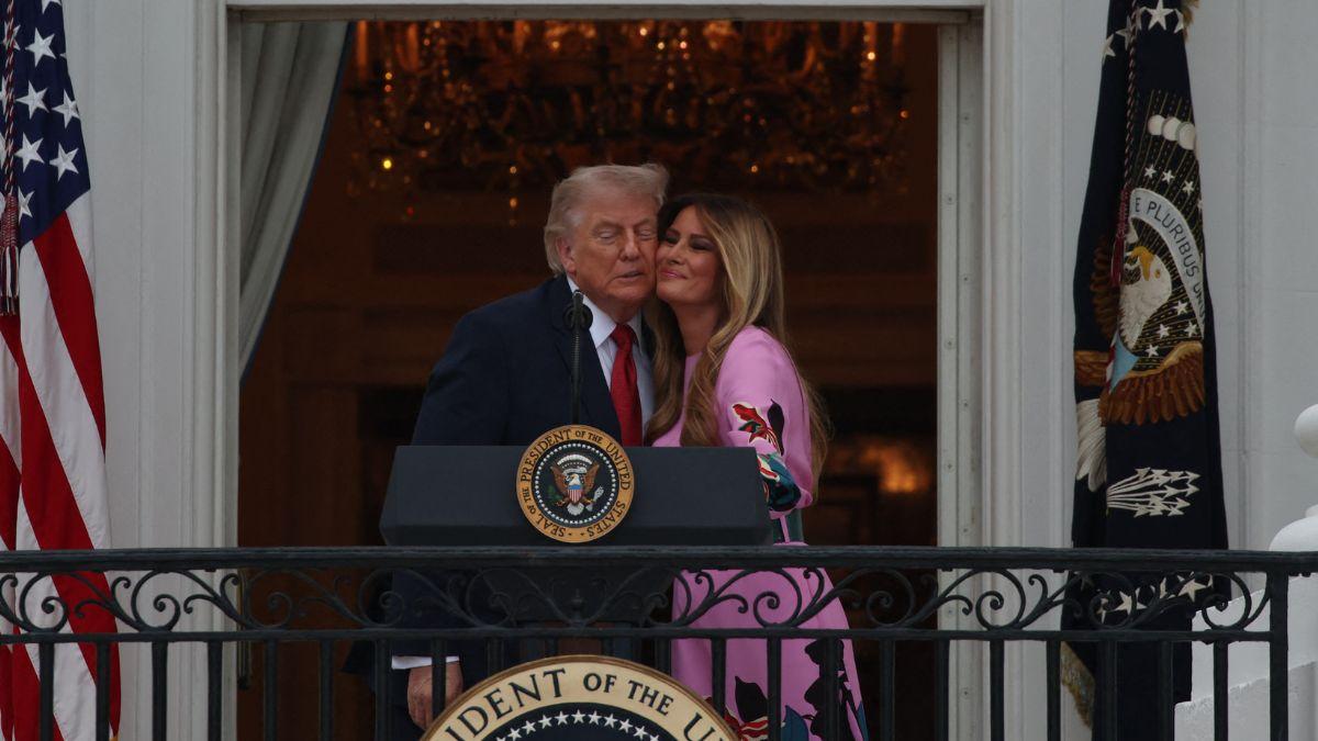 Image of Jimmy Kimmel also roasted Donald Trump’s marriage history.