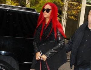 2010__11__Rihanna_nov15_07a 300×231.jpg