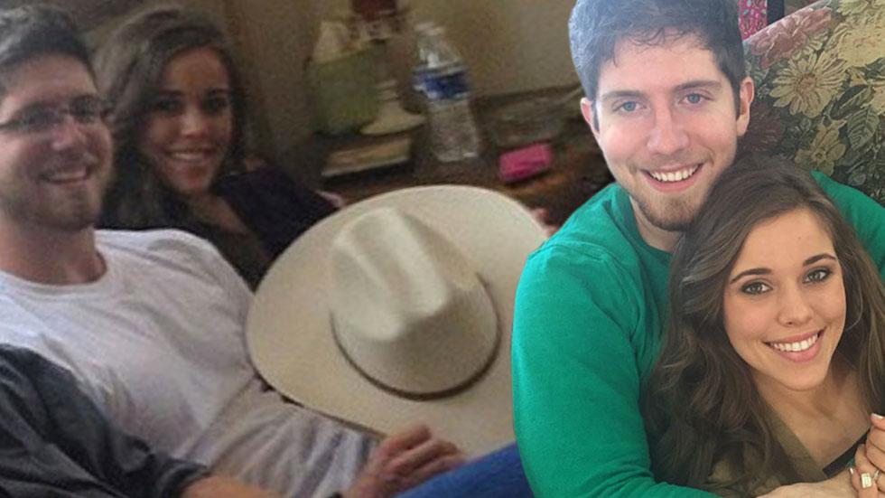 Jessa duggar pregnancy hide 01