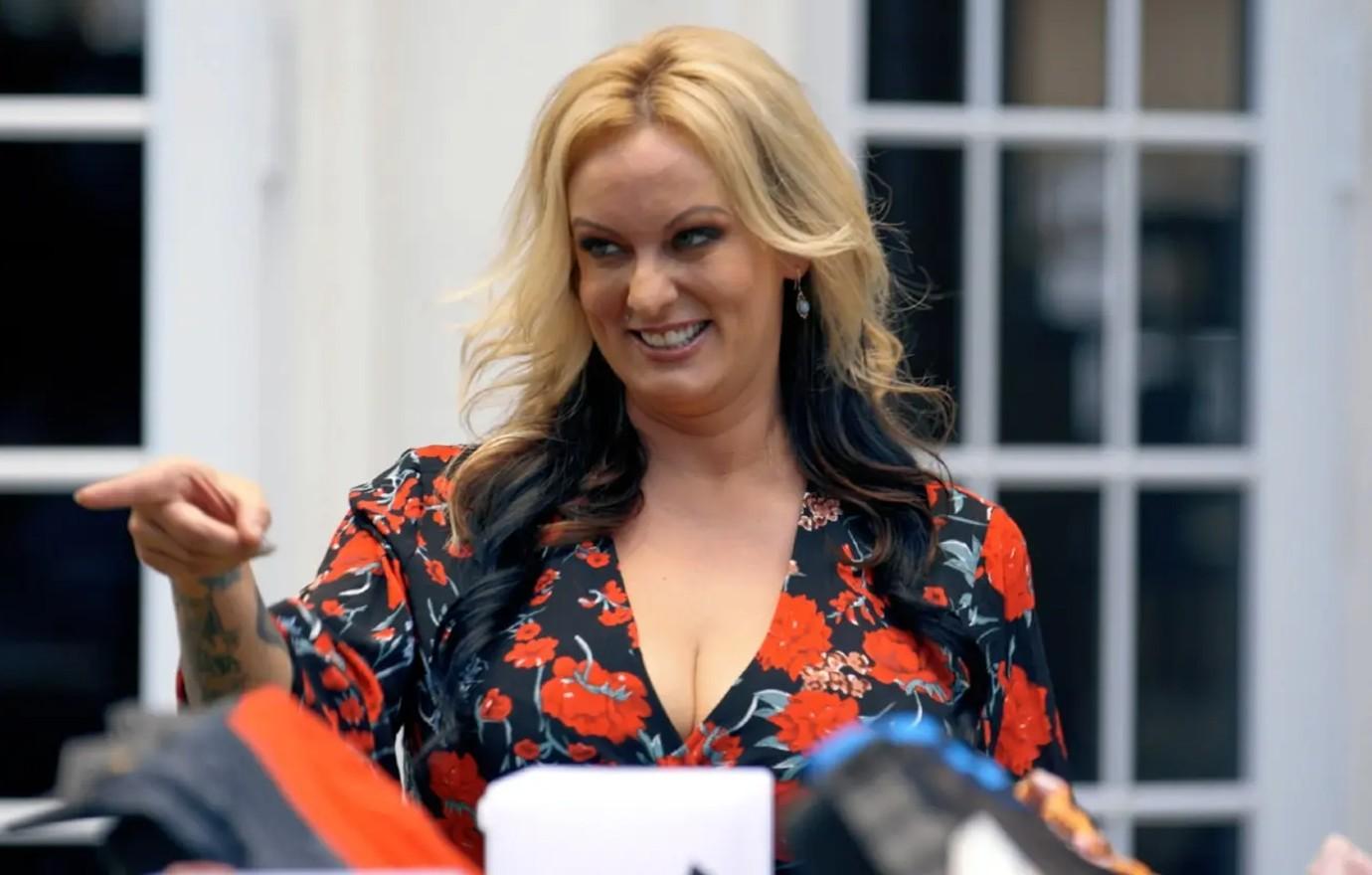 stormy daniels outtv