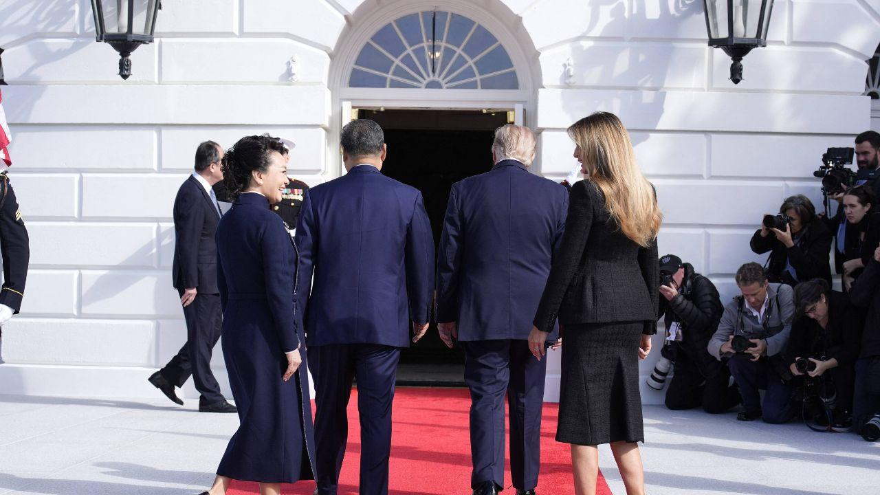 Photo of Viewers have also questioned what's going on with Trump's waist. 