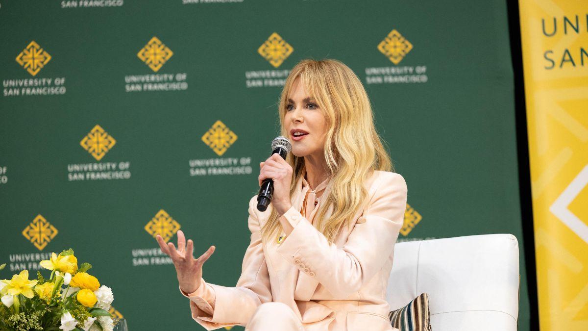 Image of Nicole Kidman was seen talking to a unnamed man in Italy.