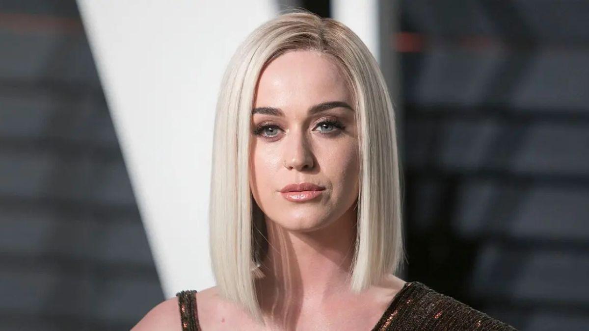 Photo of On April 12, the actress claimed she vomited on the singer because she 'rubbed her disgusting v----- on my face.'