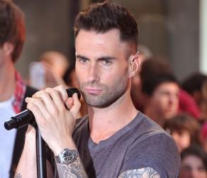 2011__08__Adam Levine Aug30newsbt 292×300.jpg