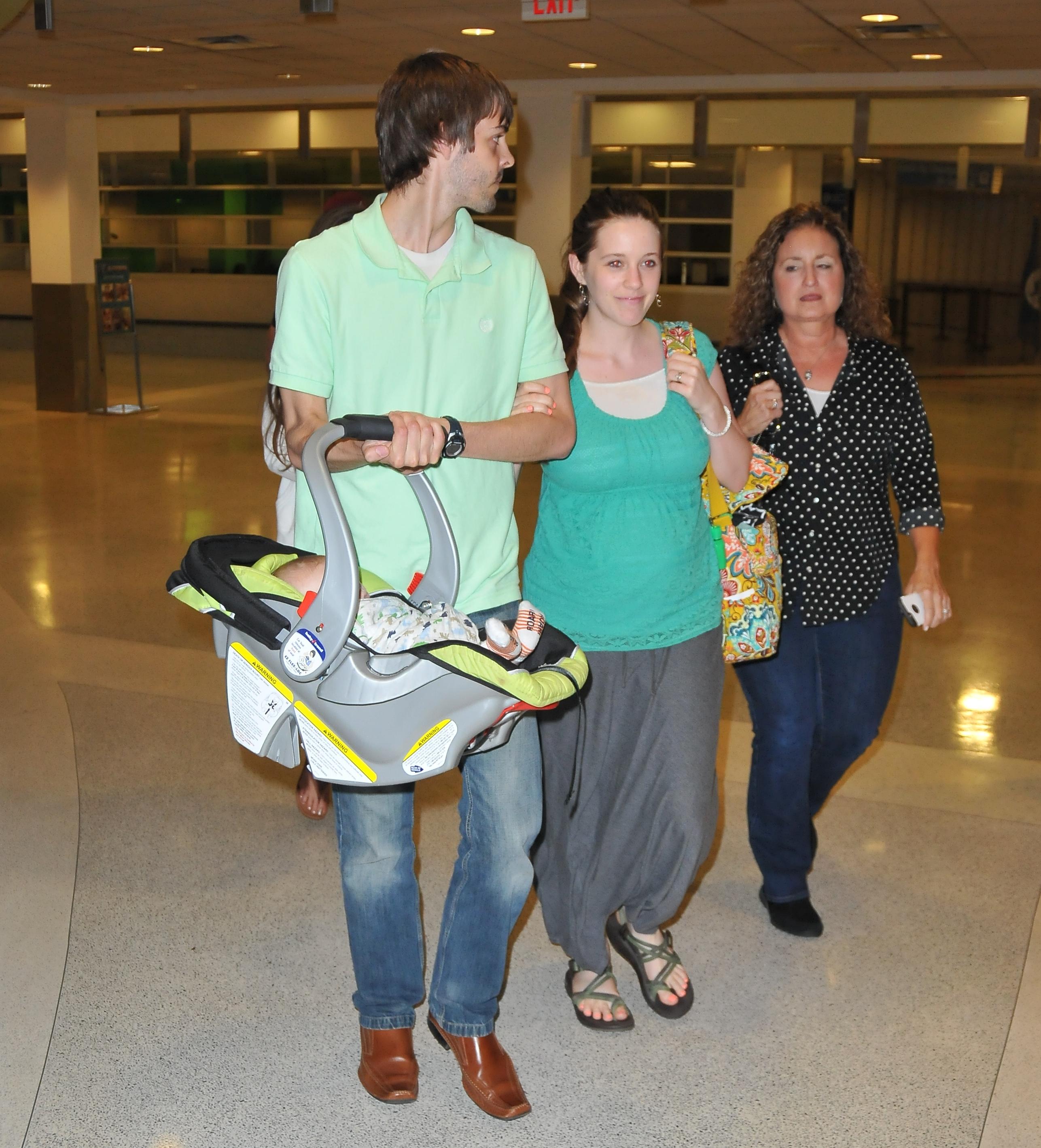 EXCLUSIVE: Jill and Jessa Duggar spotted Akron Airport with their husbands