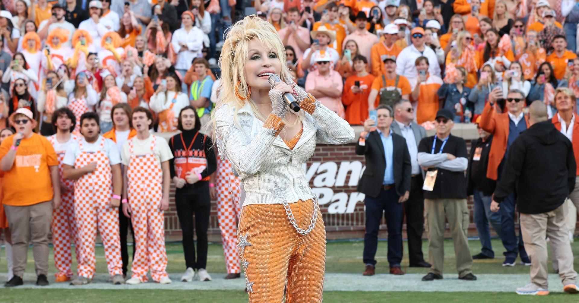 Elle King Fans Slam Her Drunk Dolly Parton Performance: Watch