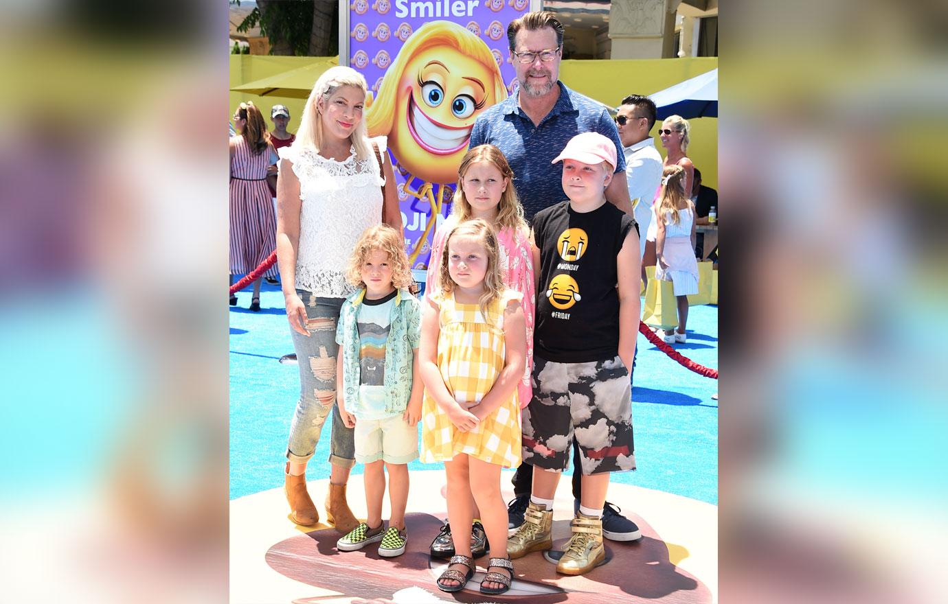 tori spelling unrecognizable night out dean mcdermott split rumors