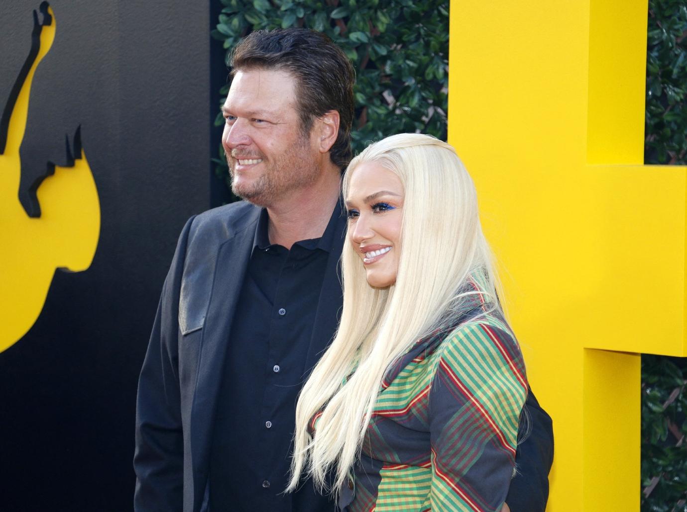 gwen stefani blake shelton red carpet date fall guy premiere photos