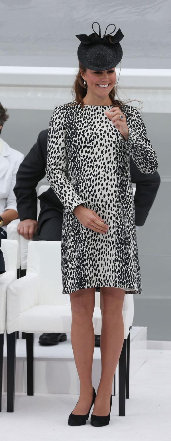 Kate middleton baby bump 01