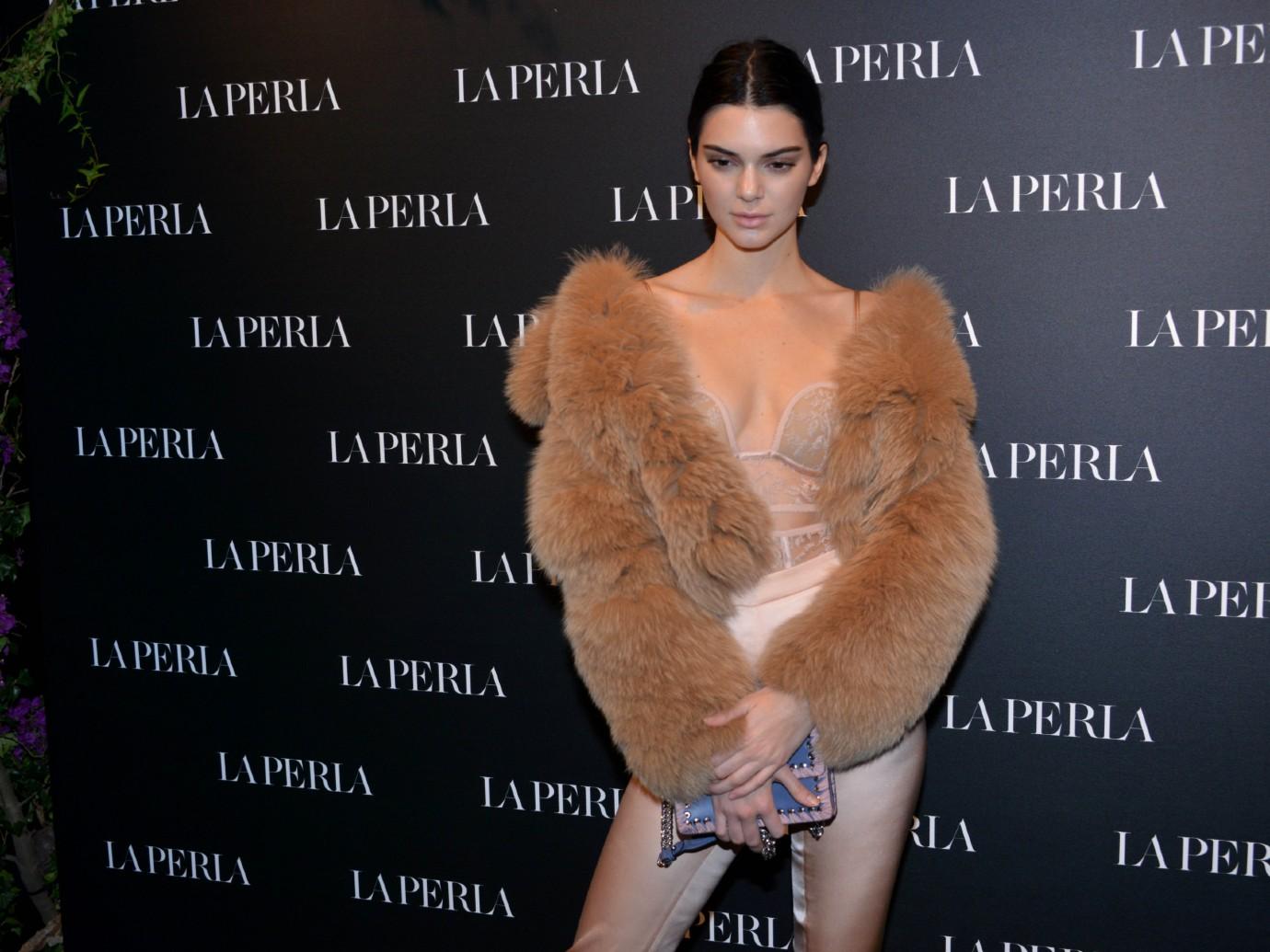 //fashion kardashians jenners best red carpet kendall la perla