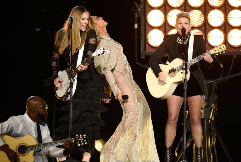 Beyonce dixie chicks beyonce performace beyonce cma beyonce and dixie chicks 02